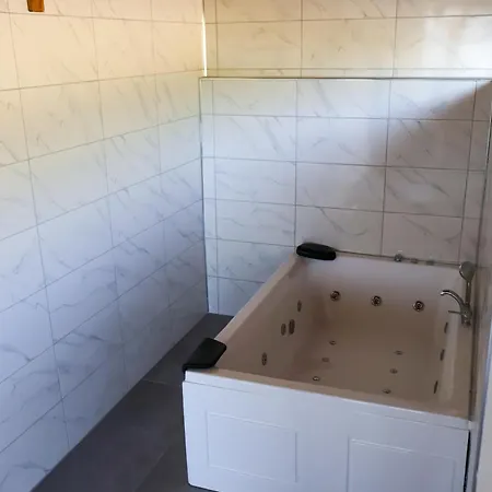 Ayrikvadi Panorama Vila