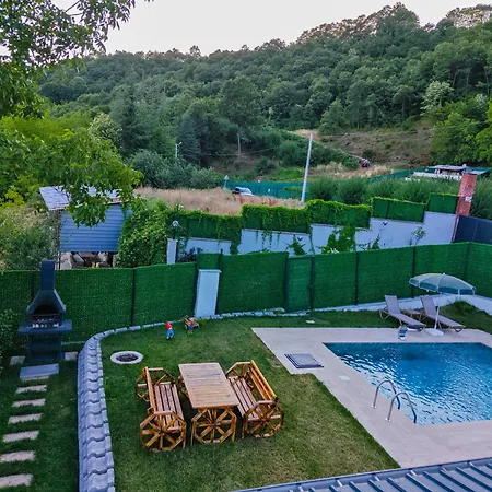 Ayrikvadi Panorama *