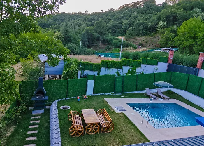 Ayrikvadi Panorama *